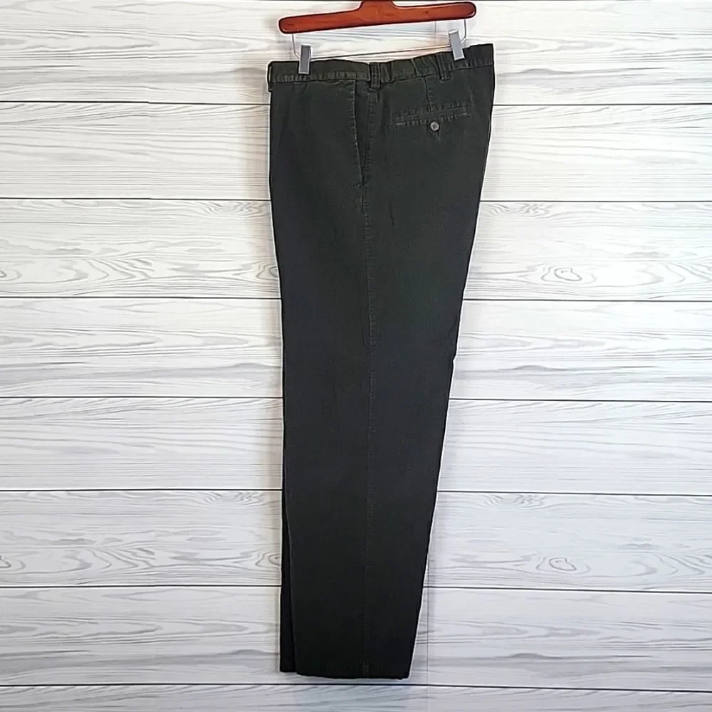Haggar Men's corduroy straight leg trousers in dark olive green Size 42X32